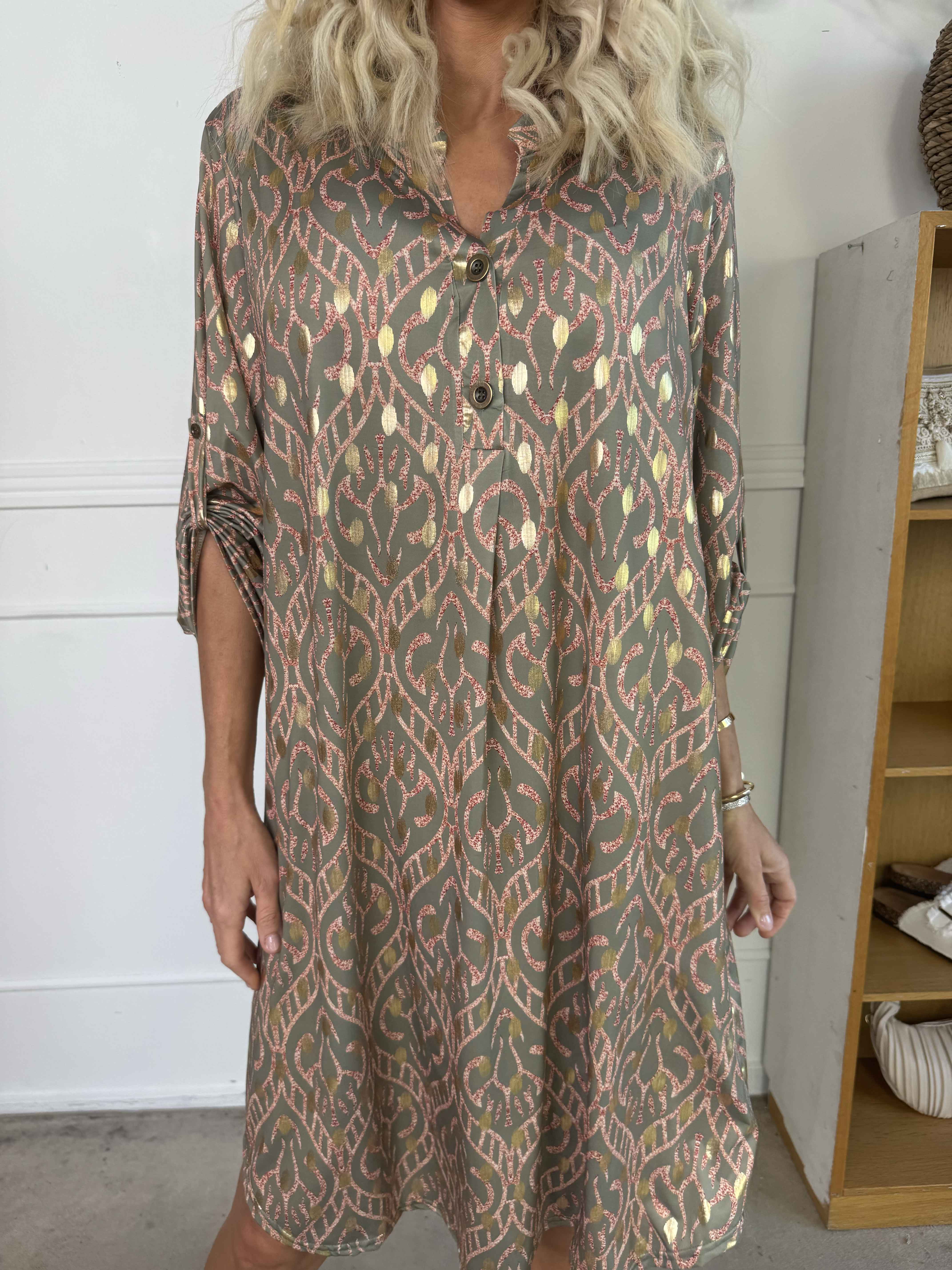 Ebba Boho Long - Elastisk mønstret kjole med guld prikker